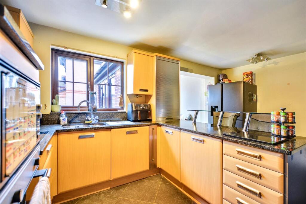 Kitchen_2.jpeg