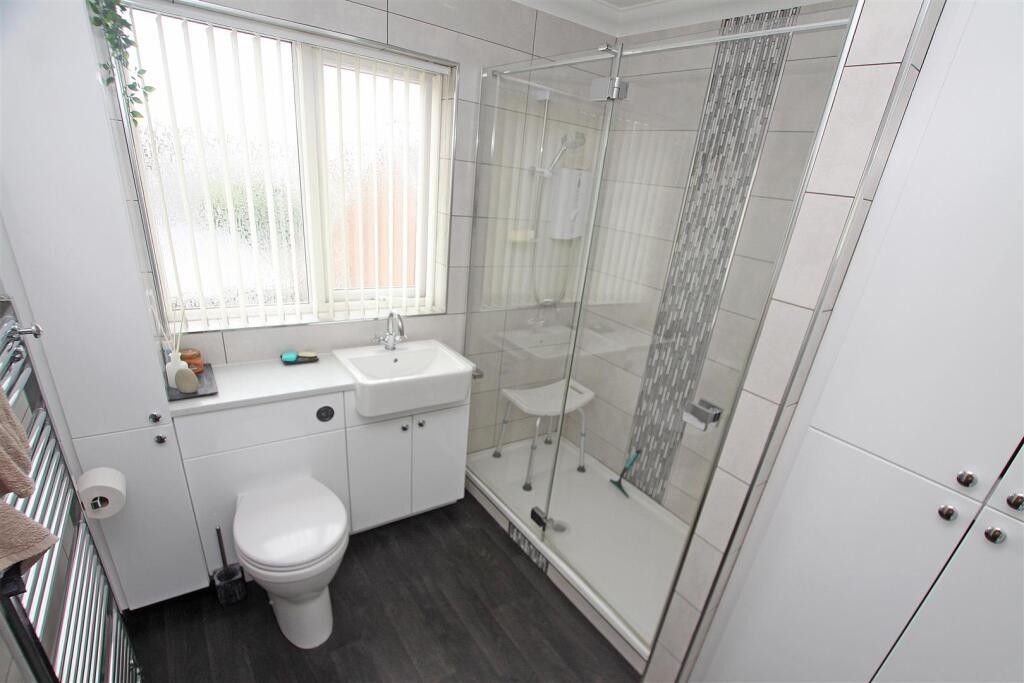 First floor shower room.jpg