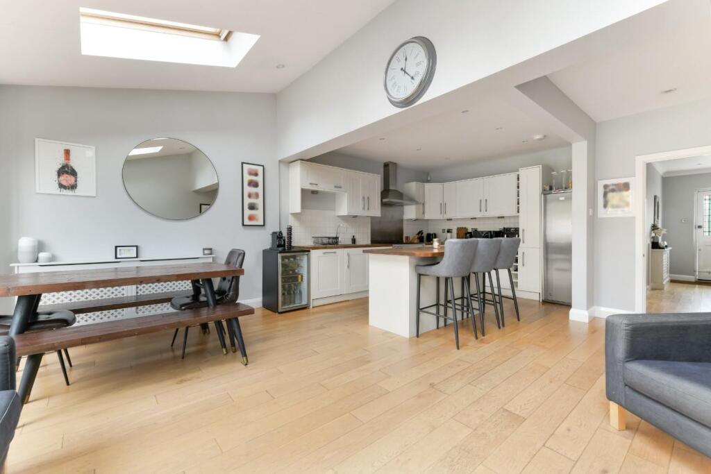 CASTLE AVENUE,  INTERNALS (10).jpg