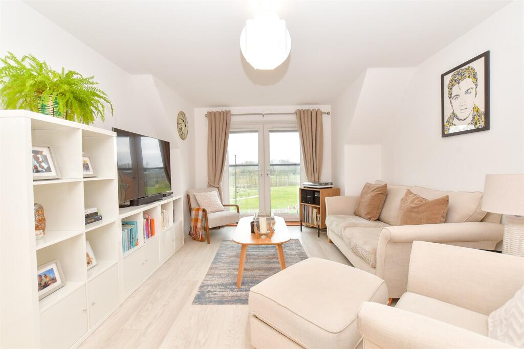 Lounge/ Kitchen
