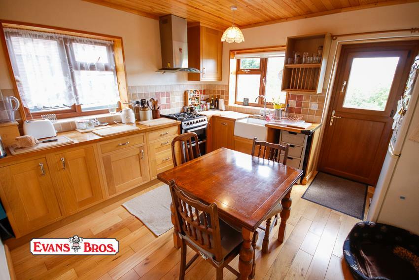 KITCHEN / BREAKFAST ROOM