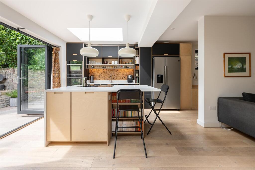 Navarino Road E8