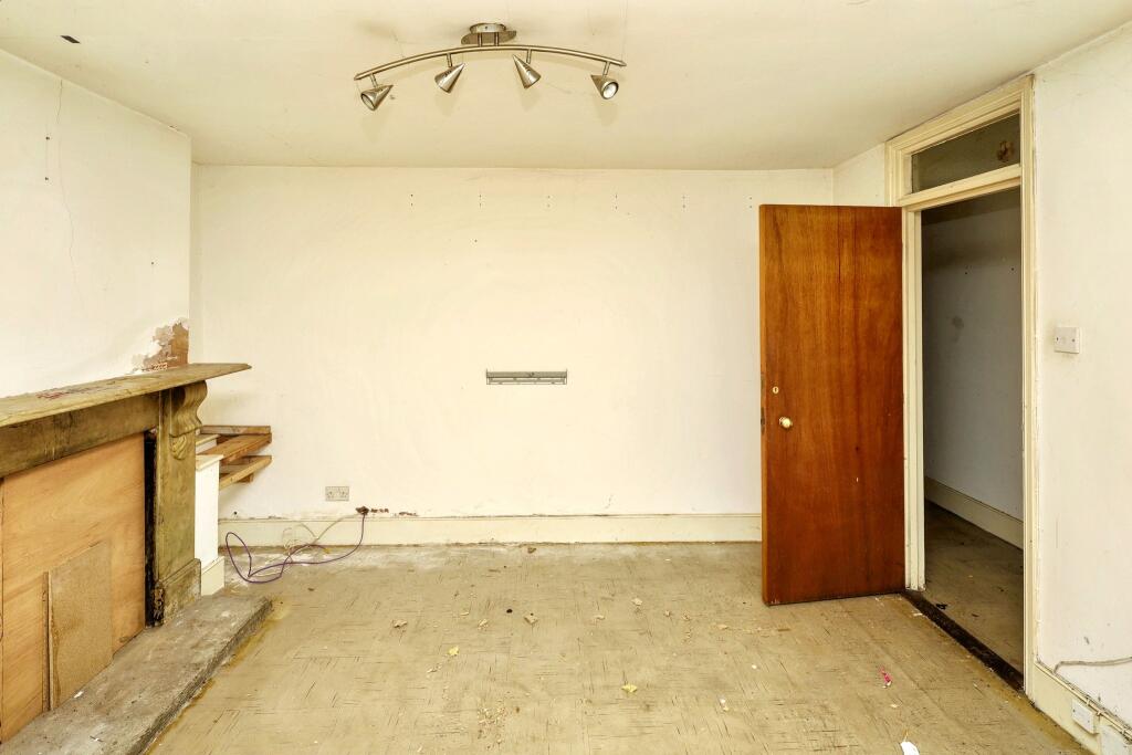 19 Sparsholt Road, Finsbury Park, London N19 4EL