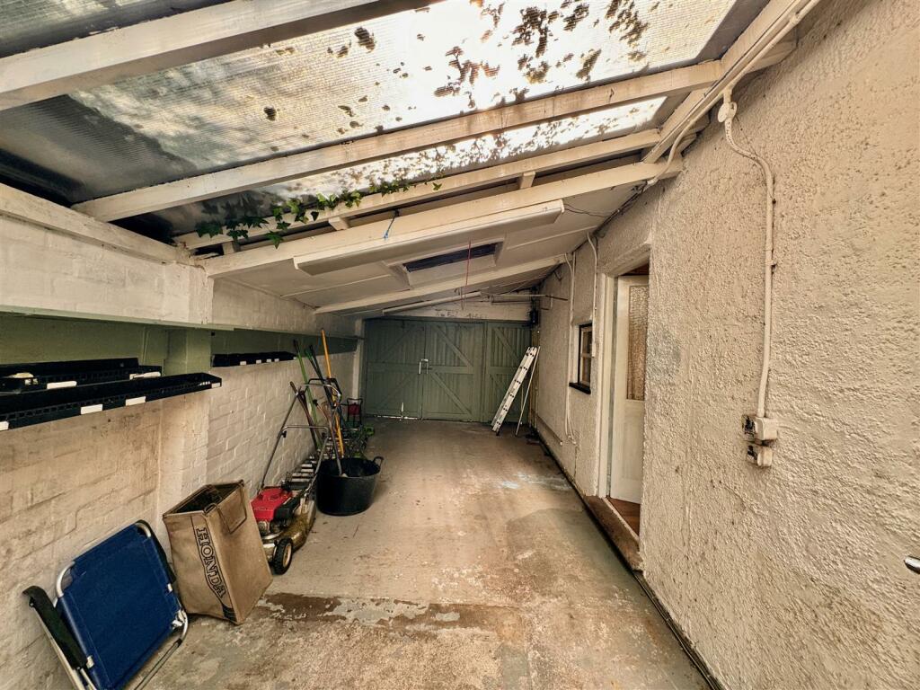 GARAGE