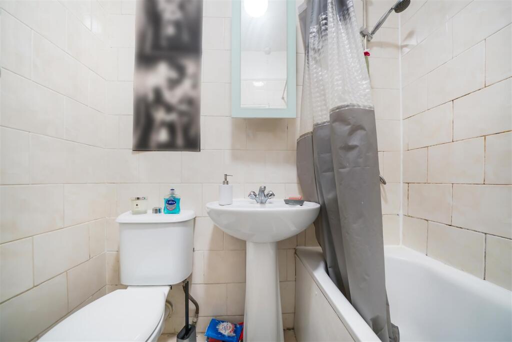 Bathroom combined W.C