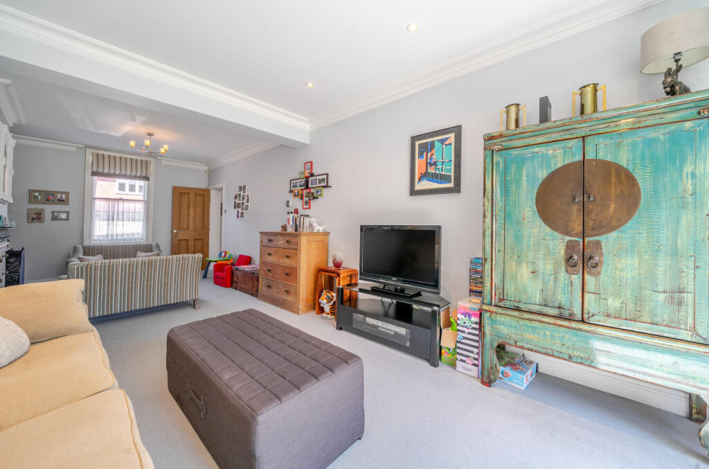 1325006-4-686fc3e...