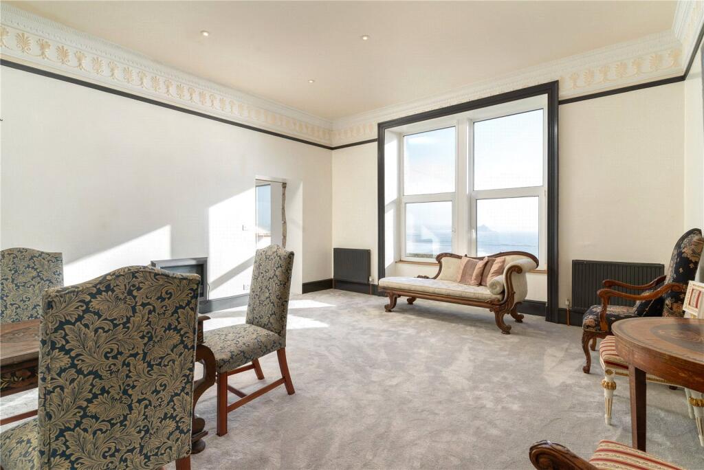 Lounge/ Bedroom 6