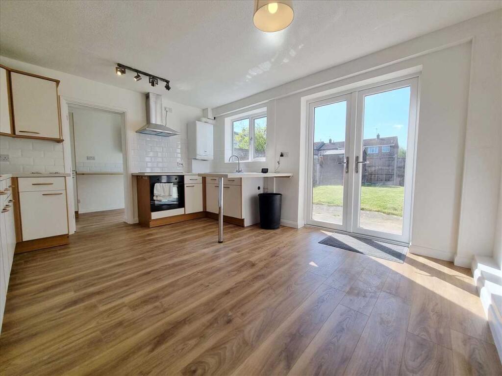 Dining Kitchen: