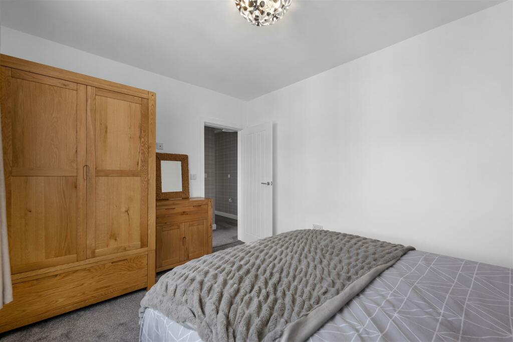 5 Main Street-12 (1).jpg