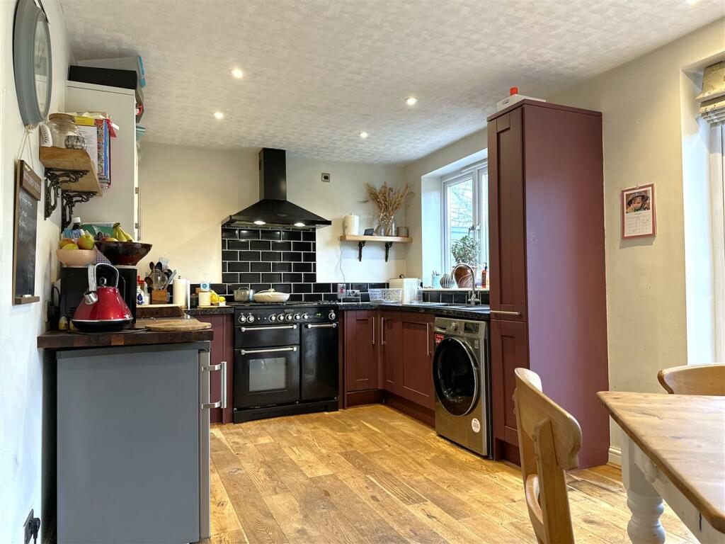 Contemporary Kitchen 498