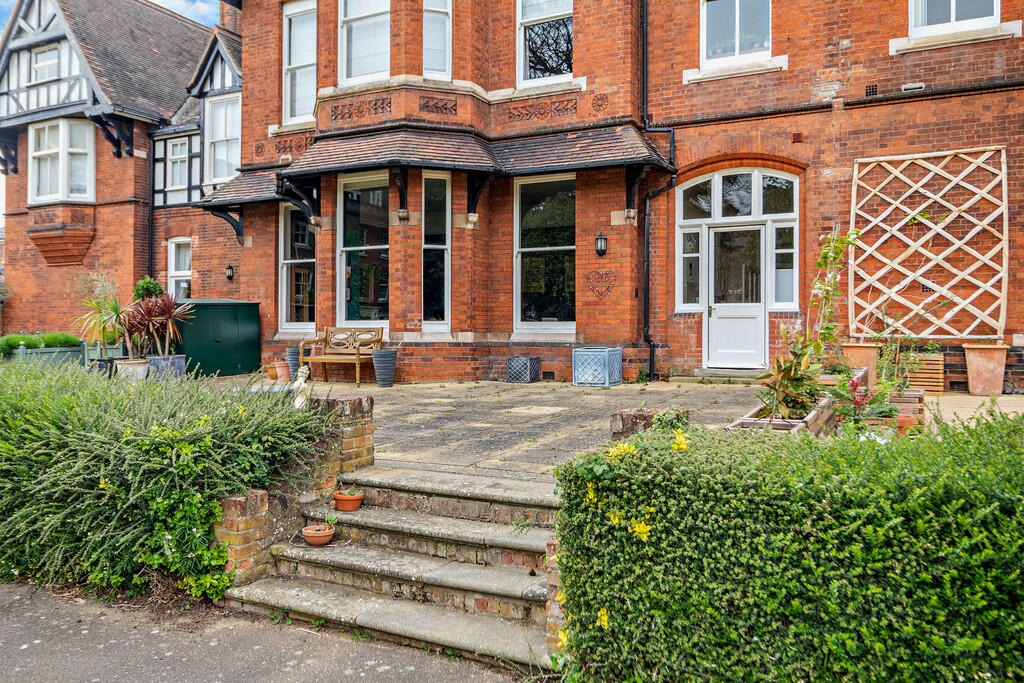 8592620-exterior0...