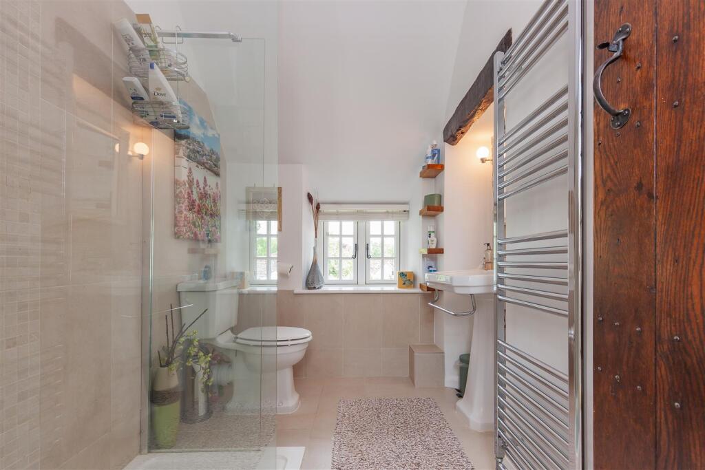 Master Bedroom - En Suite.jpg