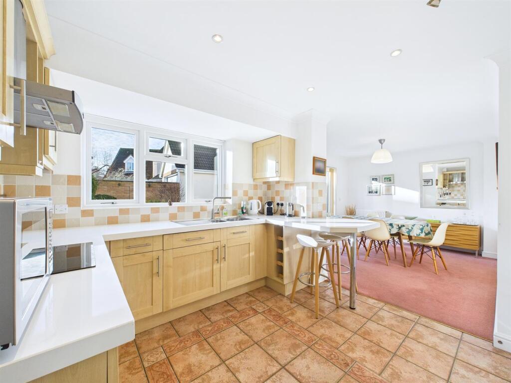 4 - 4 bed detached house.jpg