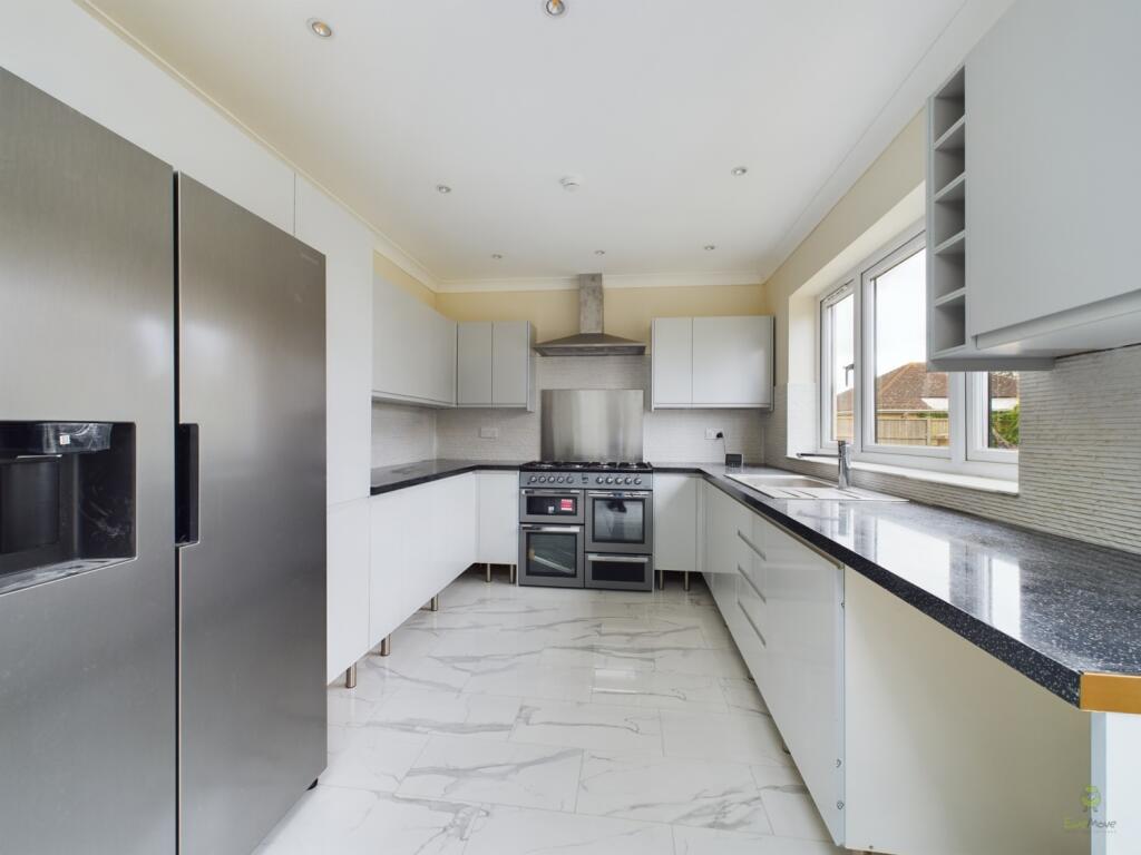 CAM01834G0-PR0204-STILL011