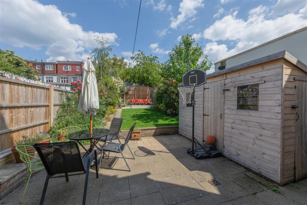 Ferndale Avenue, E17