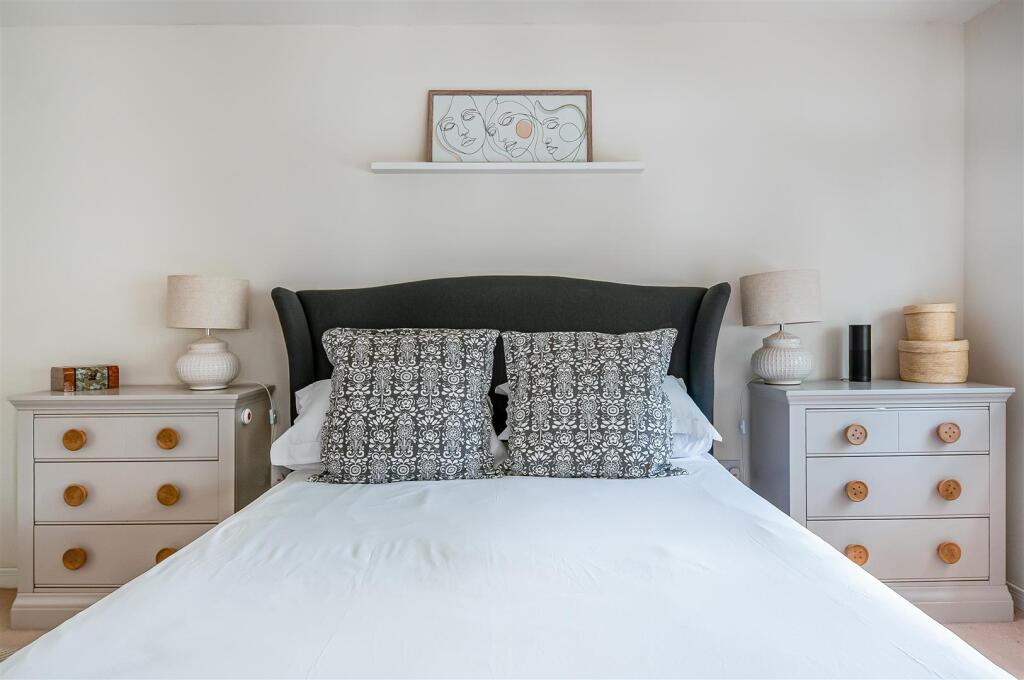 5 Sycamore Close -2.jpg