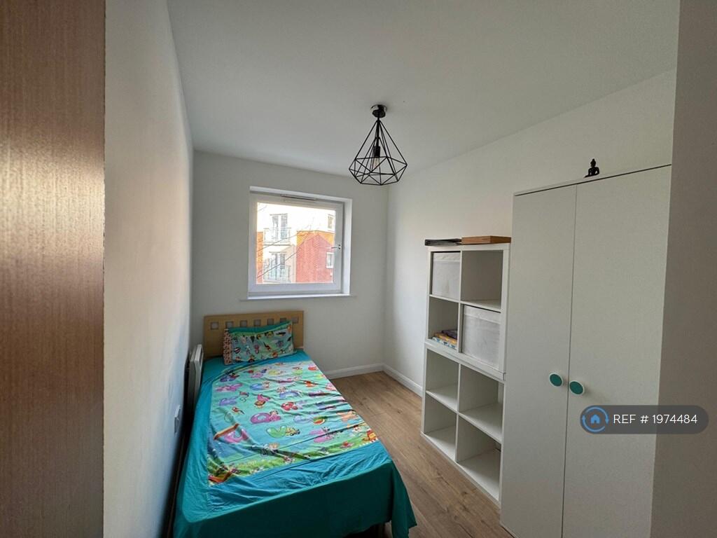 2nd Bedroom 