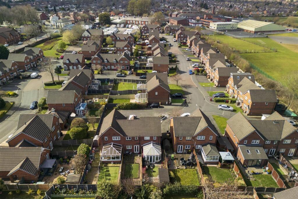 66 dixon green farnworth bl4 7eq-3.jpg