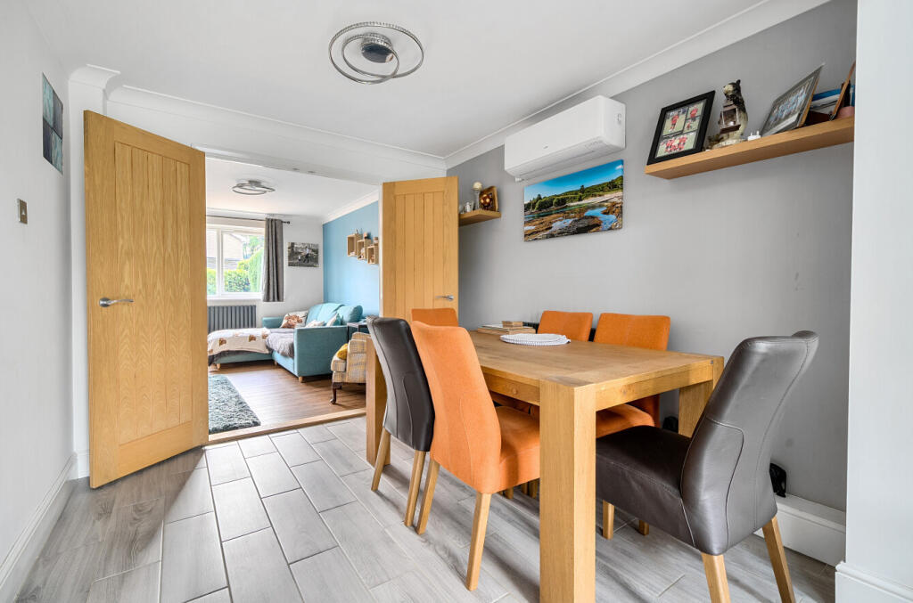 1371443-4-68f670d...