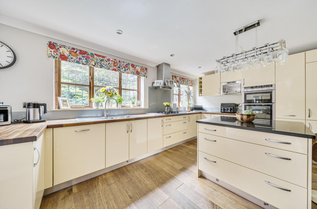 1326749136878f54ddc1d0