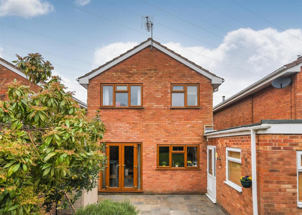 48 Millfields Way-External.jpg