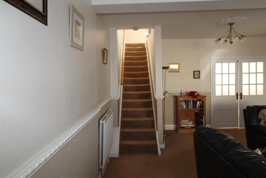 FIRST FLOOR LANDING