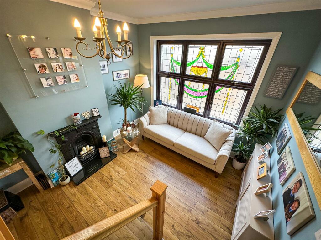 ALTERNATE VIEW OF SITTING ROOM