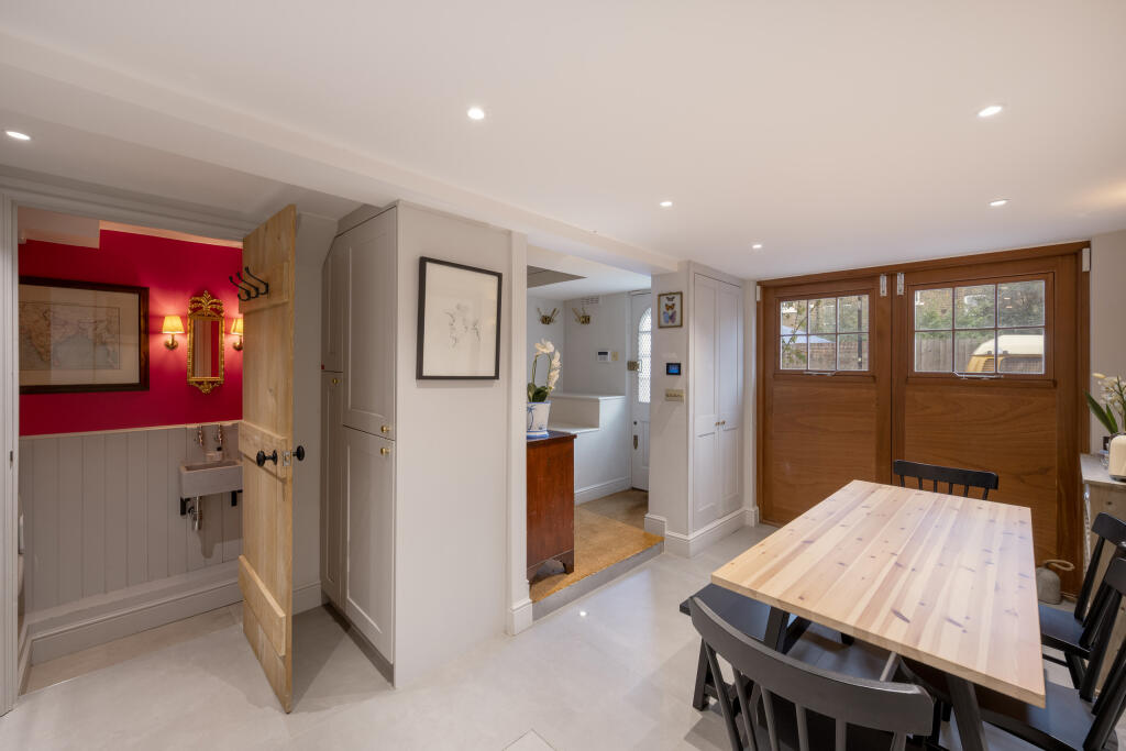 Private Realtor-23 Royal Crescent Mews-14_Lo