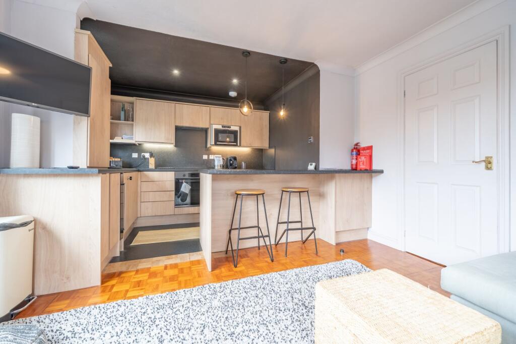 OPEN PLAN LIVING AREA