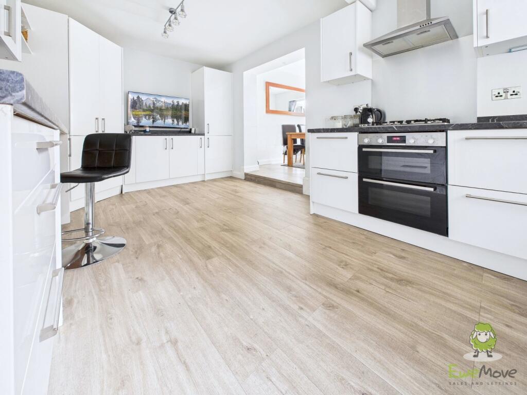 CAM01543G0-PR0160-STILL011