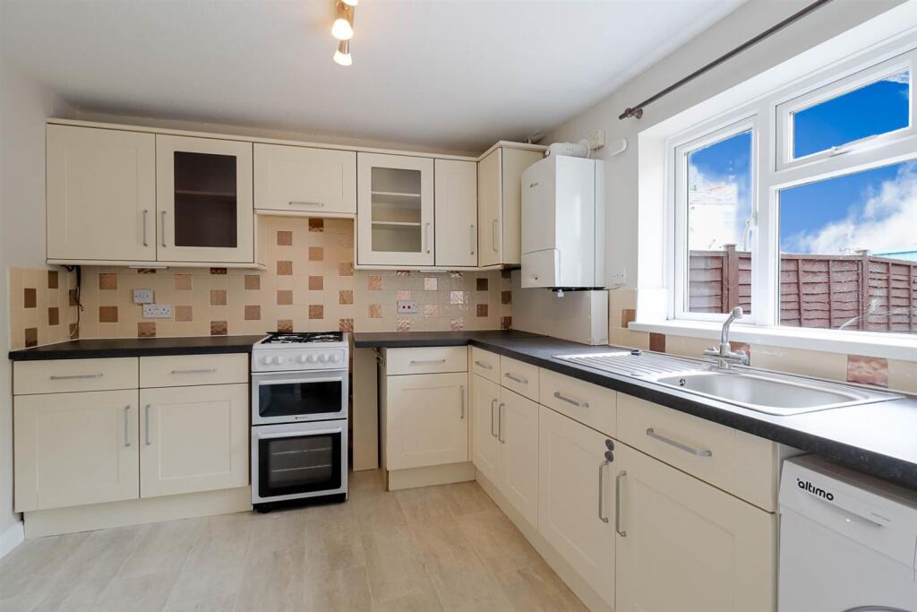 2-bed-house-leckhampton (5).jpg