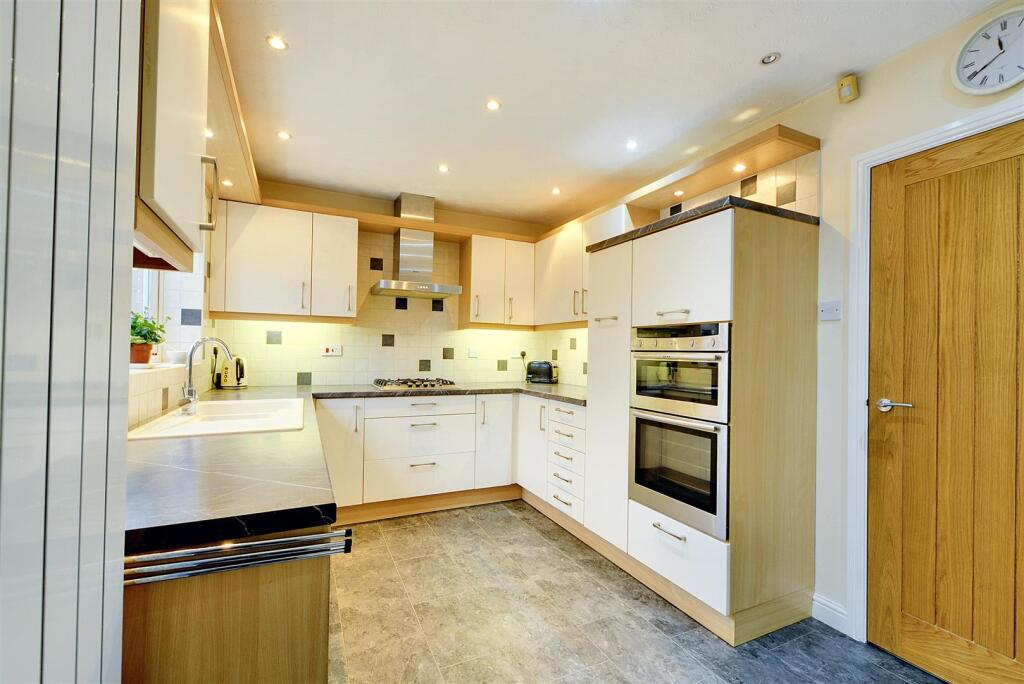 Kitchen_3.jpeg