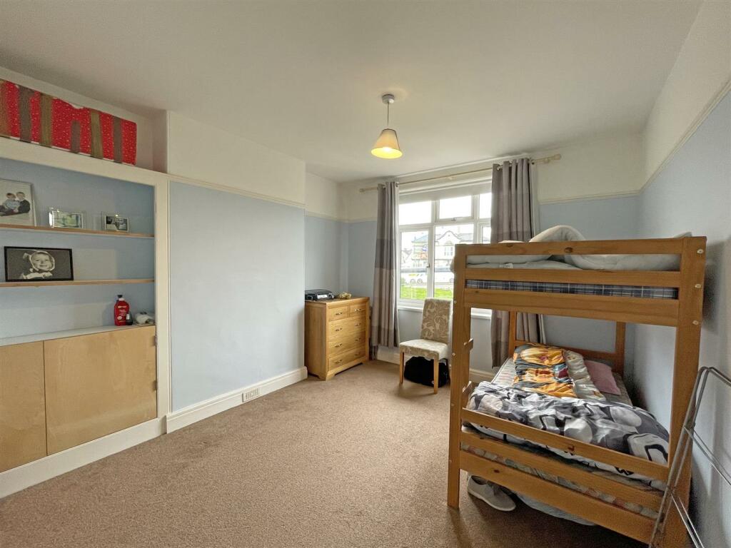 St Martins Avenue 13 - Bed 2.jpg