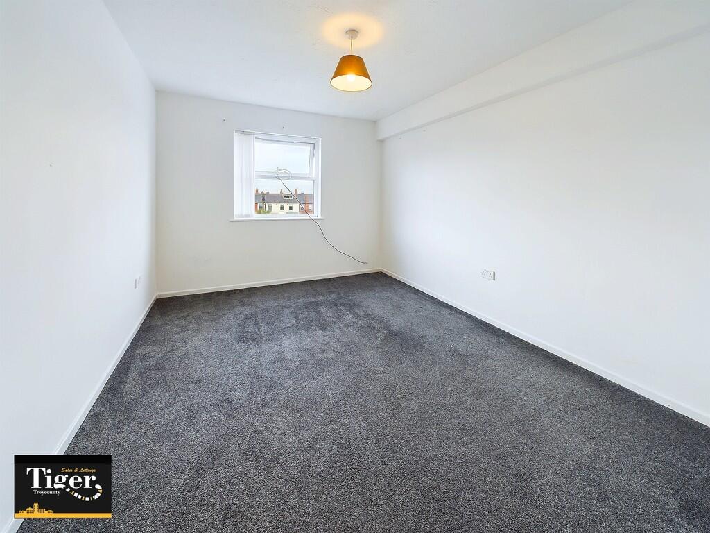 CAM02176G0-PR0370...