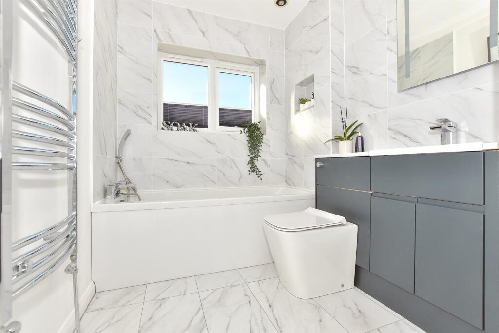 En-Suite Bathroom