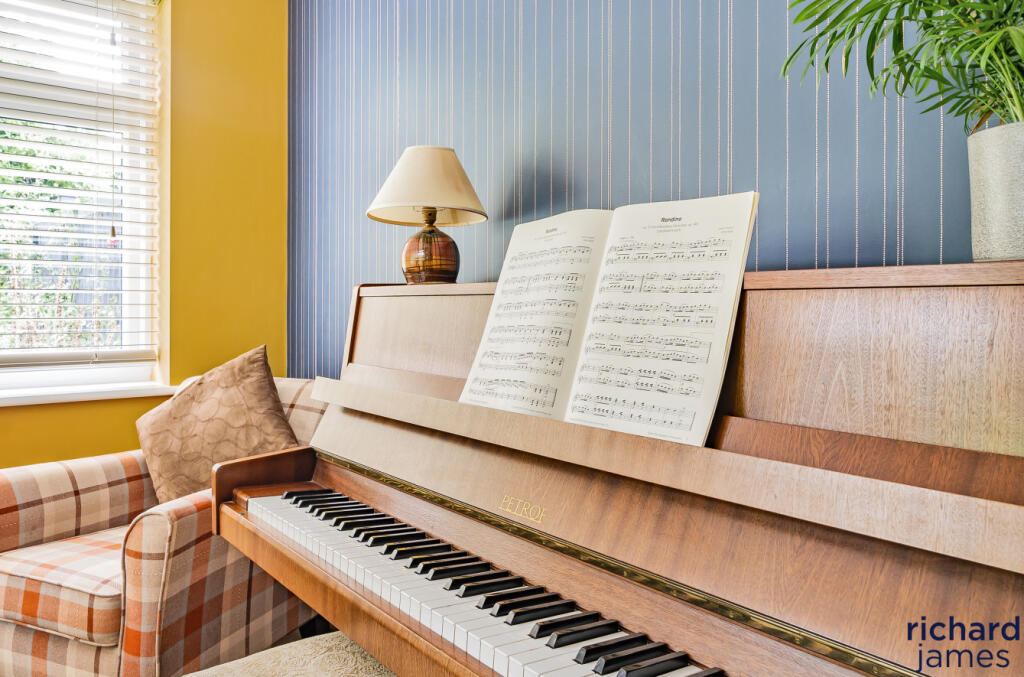 f19310e5-a0e8-454...