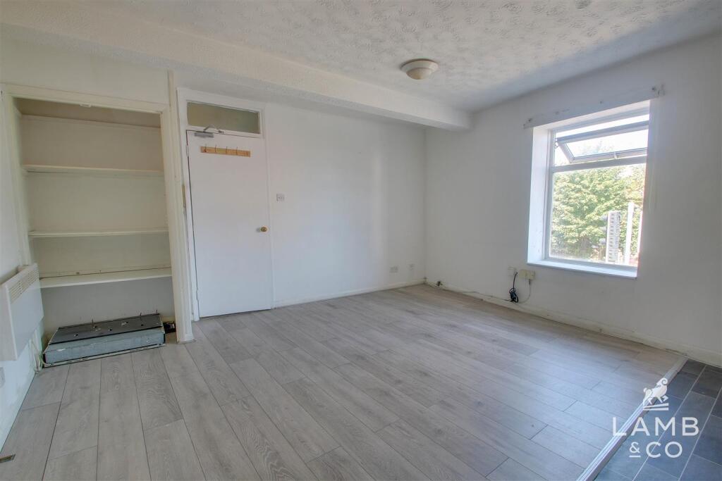 Lounge/Kitchen