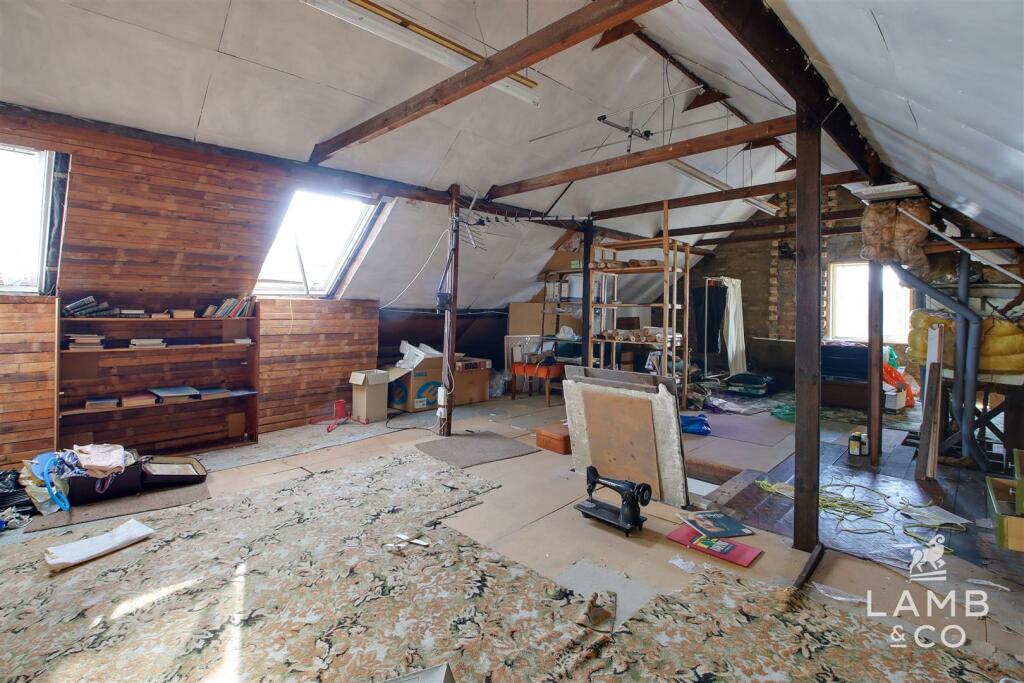 LOFT ROOM