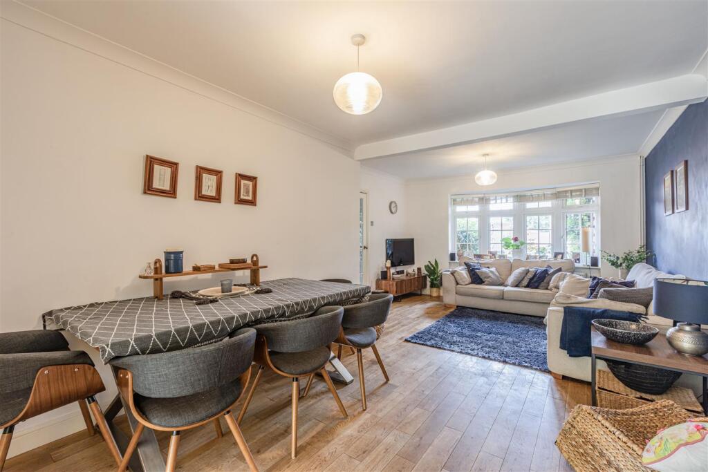 51 Hart Road, KT14 7NJ - 2.jpg