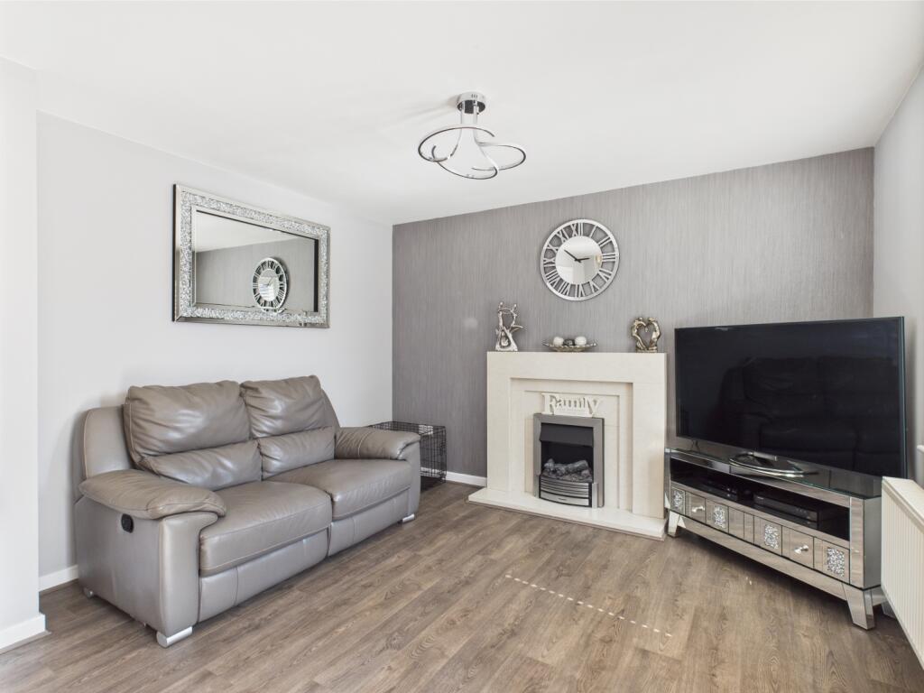 CAM03729G0-PR0041-STILL008