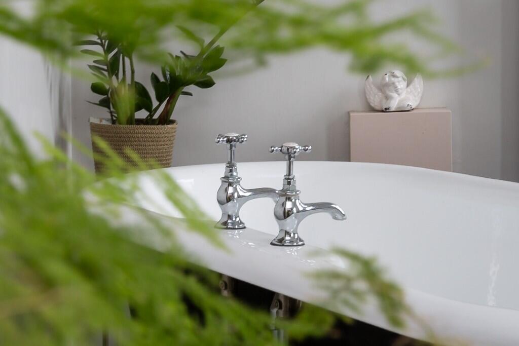 Main bathroom