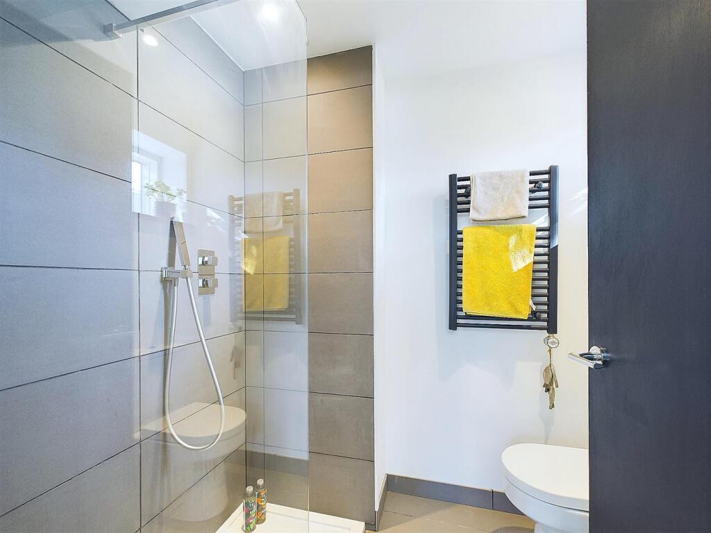 Bed 2 En-Suite.