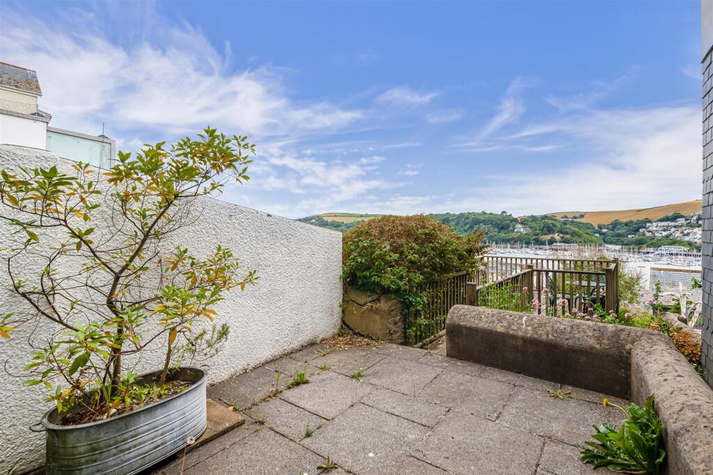 A08 - 37 Above Town Dartmouth - 220712.jpg