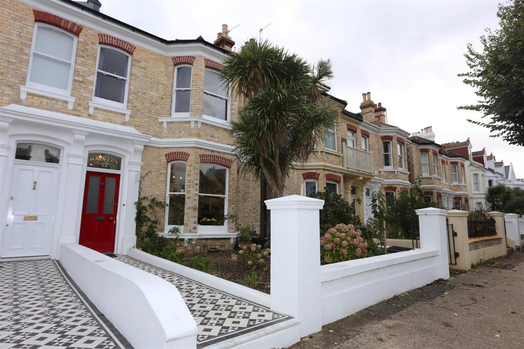 52 WALSINGHAM ROAD (11).JPG