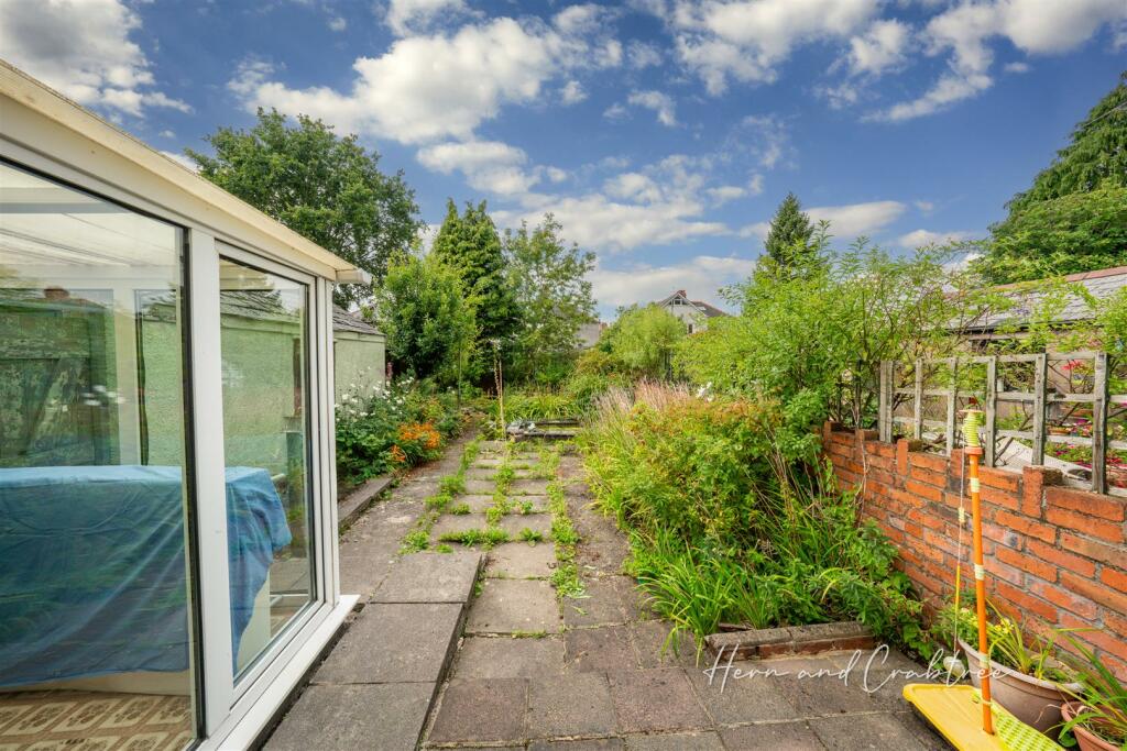 St Gowan Avenue, Heath, HernCrabtree (18).jpg