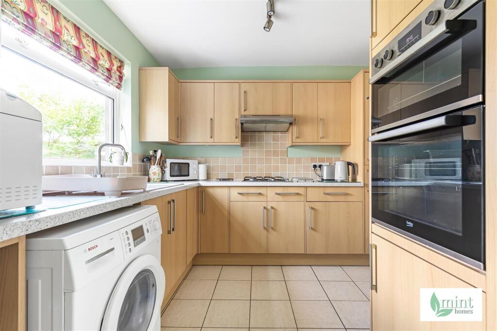 Mint_homes-3_engliff_lane-gu22__15_.JPG