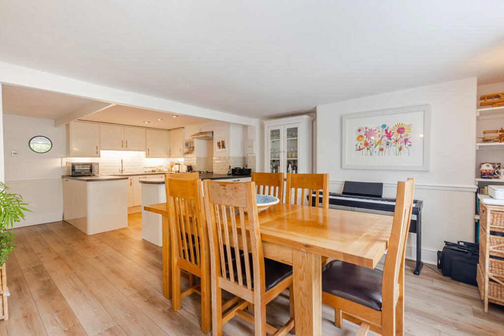 A11 - 12 Ford Dartmouth - 250605