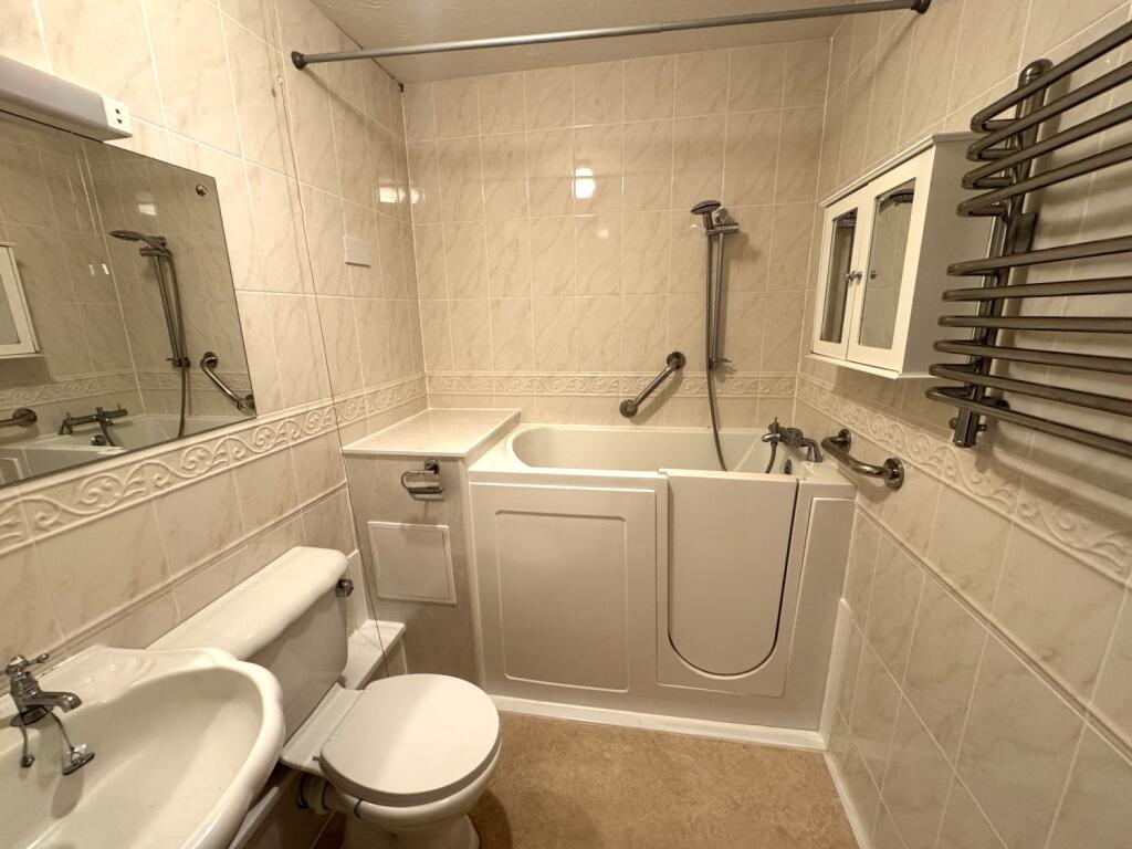 10 Brooklands - bathroom