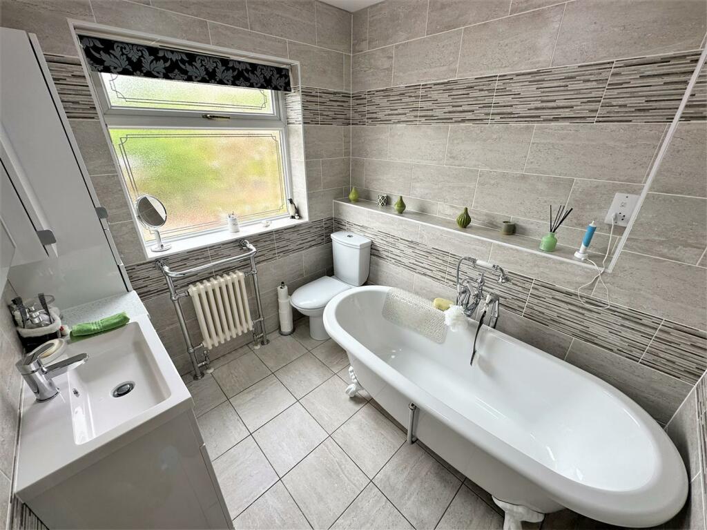 En-Suite Bathroom 656