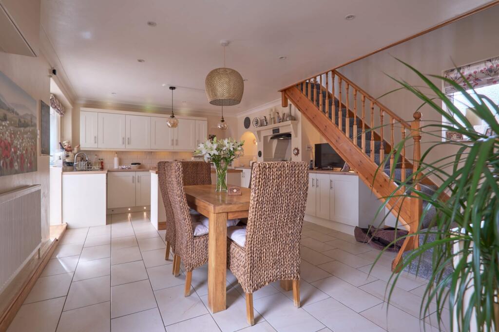 The tiled flooring not only adds to the aesthetic 